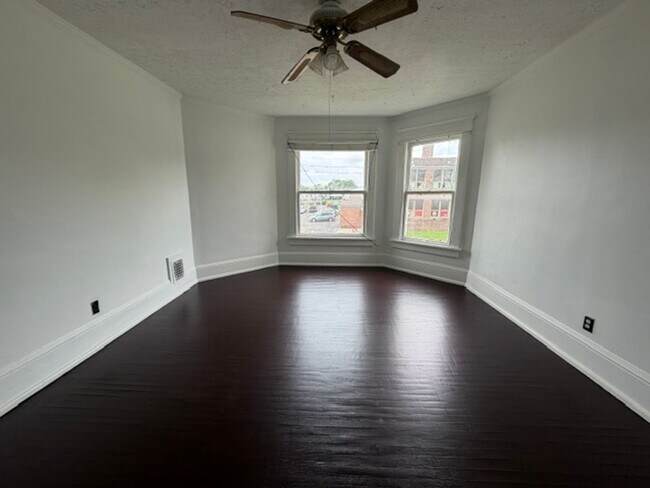Building Photo - Spacious 4-Bedroom Home with 2 Full Baths, Central A/C & Fenced Yard!