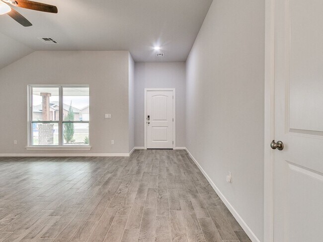 Building Photo - Beautiful New Home!
