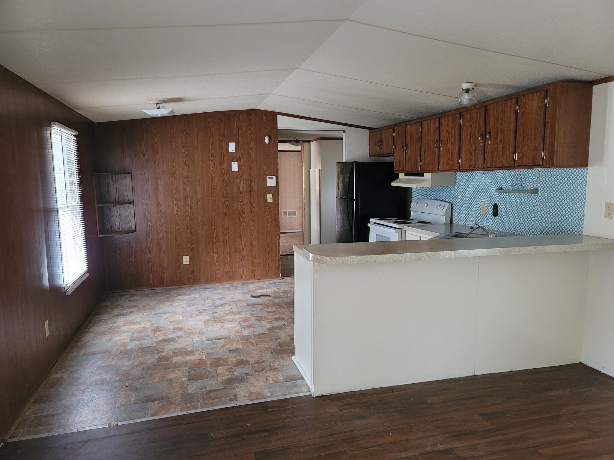 Building Photo - 413 Miller St