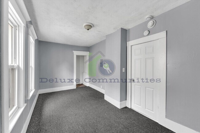 Building Photo - 415 Graham St SW