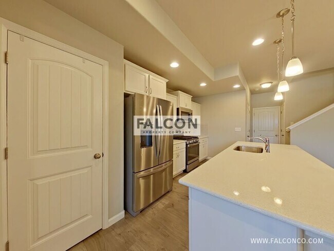Building Photo - 876 Petra Heights