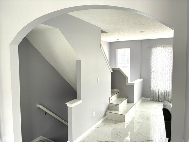 Building Photo - 328 W Main St