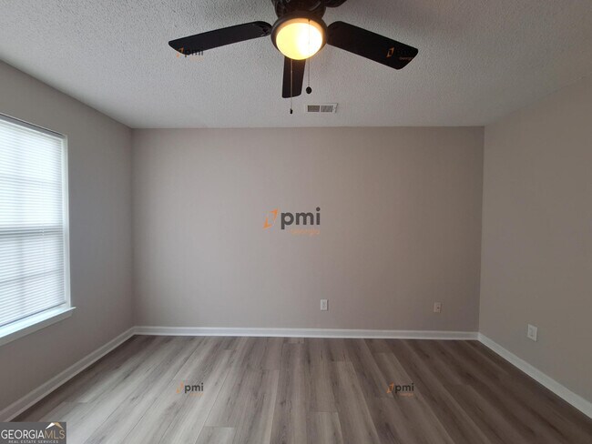 Building Photo - 8170 Autumn Green Dr