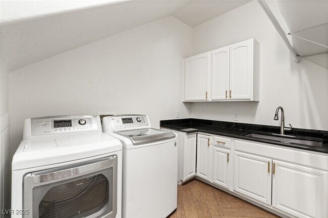 Building Photo - 2272 Coral Ridge Ave