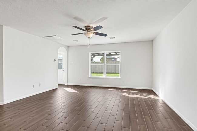 Building Photo - 11122 Hillside Creek Dr