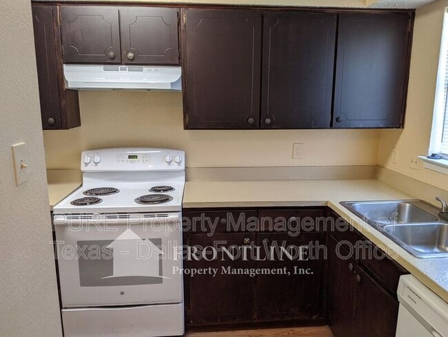 Building Photo - 938 Southmoor Dr