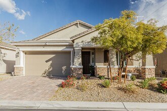 Building Photo - One Story Model Home