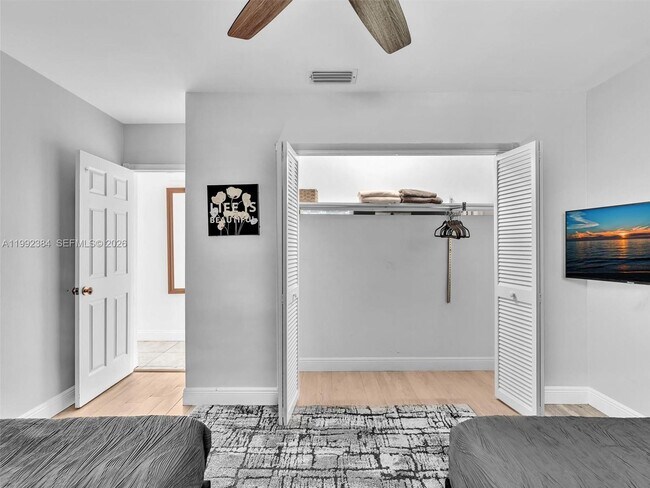 Building Photo - 413 Tamarind Dr