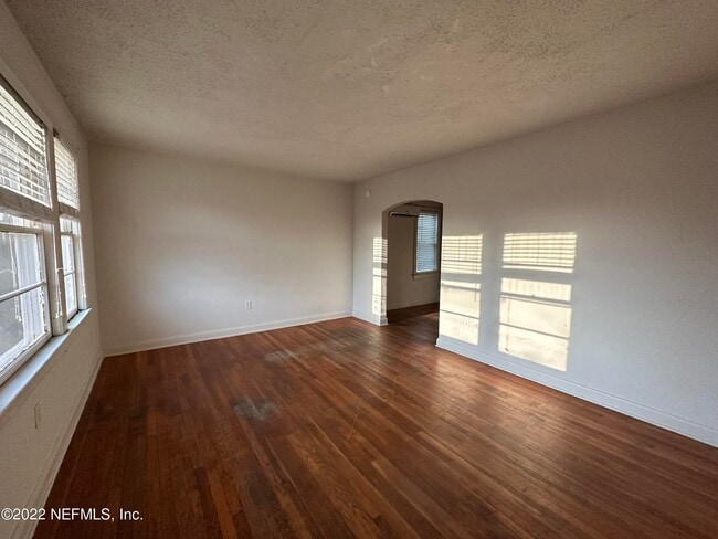 Building Photo - 1641 Larue Ave