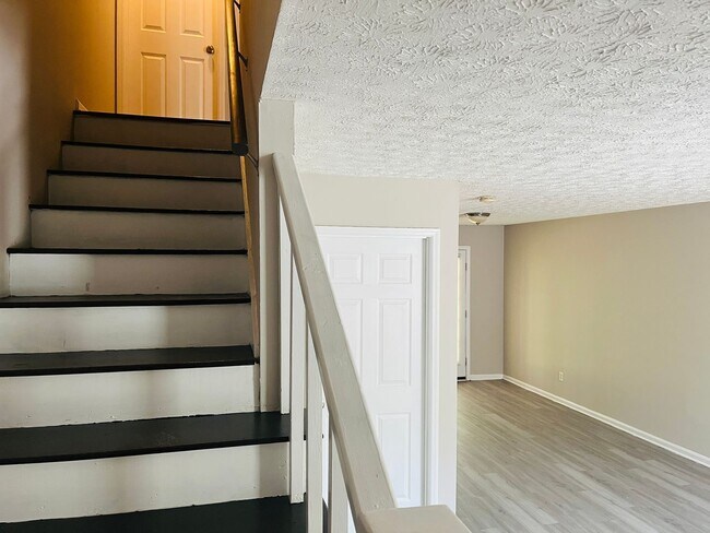 Building Photo - 605 Wilburn Ave