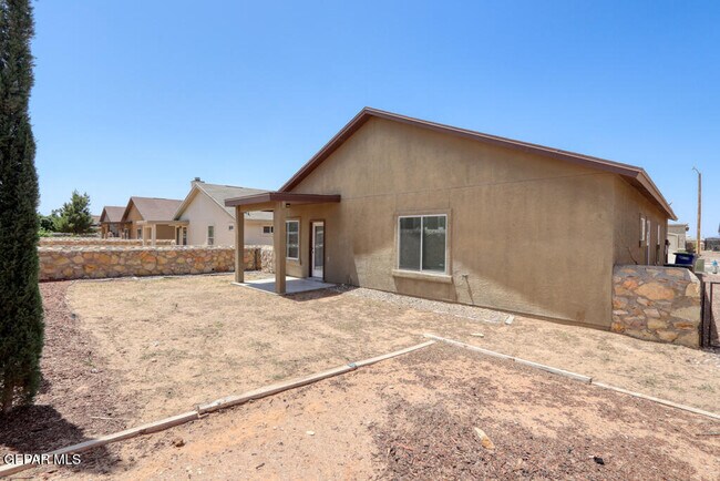 Building Photo - 2932 Pino Triste Dr