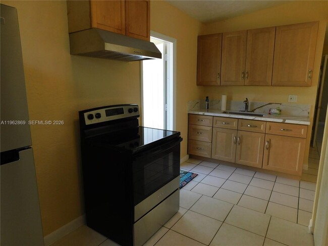 Building Photo - 10121 W Jessamine St