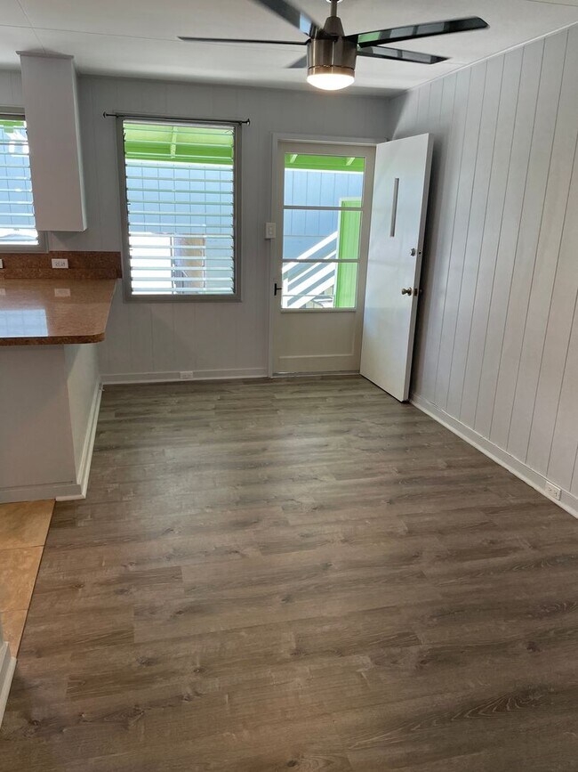 Building Photo - Kuakini - 2 Bdrm/1 Bath/1 Prkg - Puuhue Pl...