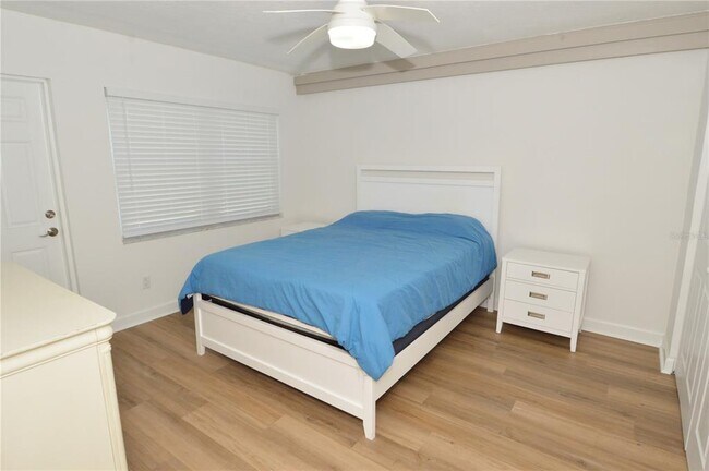 Building Photo - 4700 Cove Cir