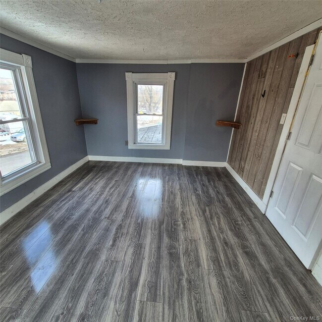 Building Photo - 235 Downs St