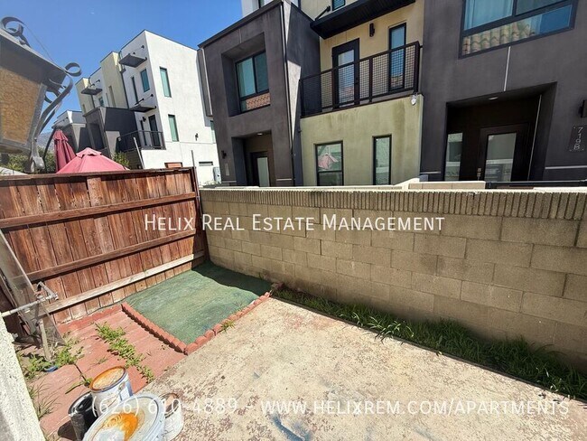 Building Photo - 731 W Duarte Rd