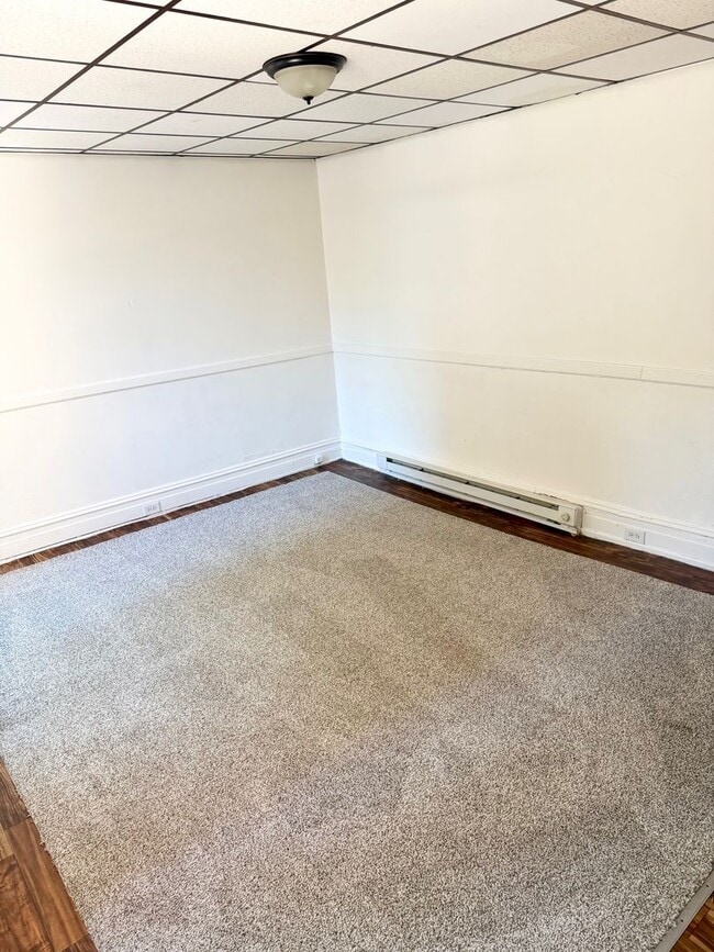 Building Photo - 2 Bedroom, 1 Bath First-Floor Apartment with Balcony & Private Entrance