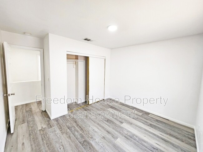 Building Photo - 670 Bourbon St