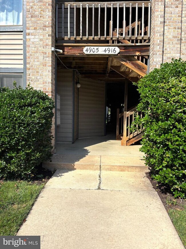 Building Photo - 4905A Dunbarton Rd