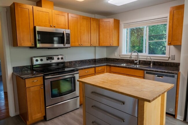 Building Photo - 4Bd/2Ba Seattle House