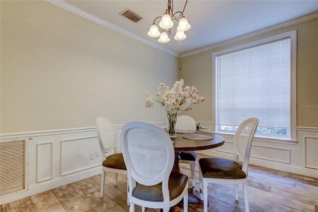 Building Photo - 9401 Woodbay Dr