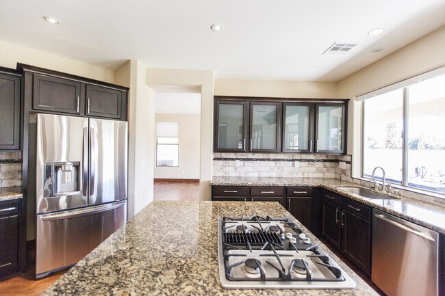 Building Photo - Rhodes Ranch Golf Course View