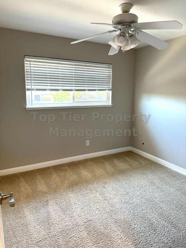 Building Photo - Spacious 4 Bed / 2.5 Bath / 2,106 Sqft Mar...
