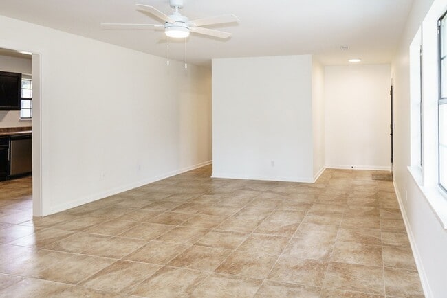 Building Photo - 3BR Home in Shell Point – Sunroom | Garage | Prime Location