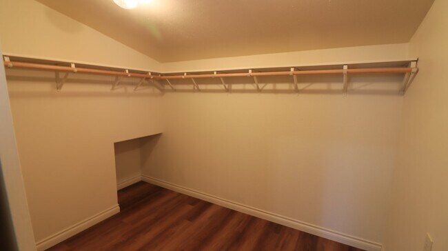 Building Photo - One bedroom house midtown Bend