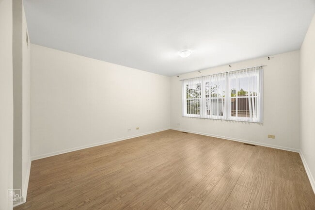Building Photo - 1002 Hobson Dr