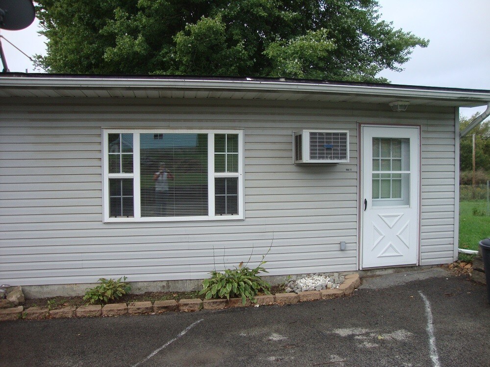 Outside Front - 441 White Ln