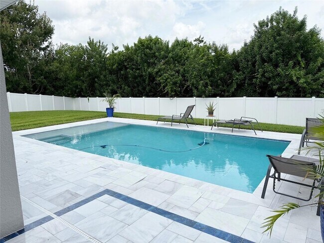 Building Photo - 12236 Fairlawn Dr