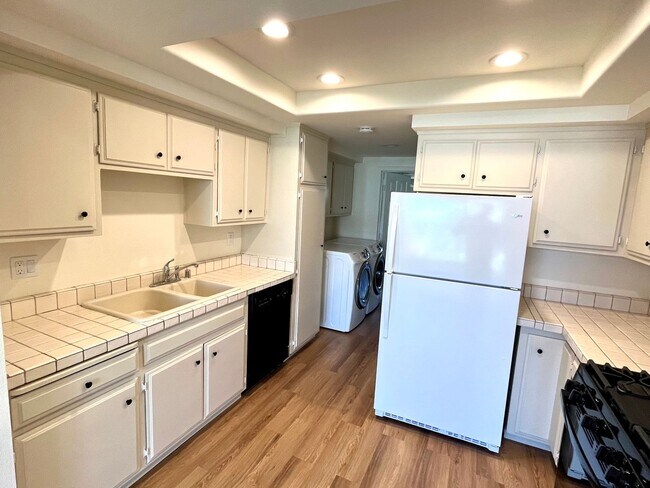 Building Photo - Encinitas Beach Townhome with Yard West of...