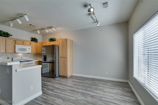 Building Photo - 251 S Green Valley Pkwy