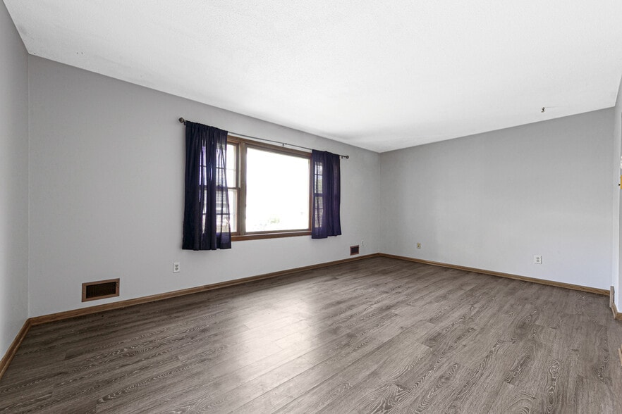 Living room - 7919 28th Ave N