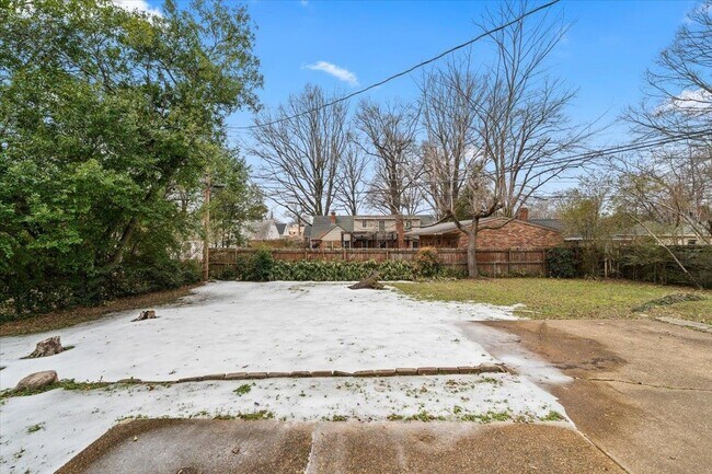 Building Photo - 1073 Ivy Rd