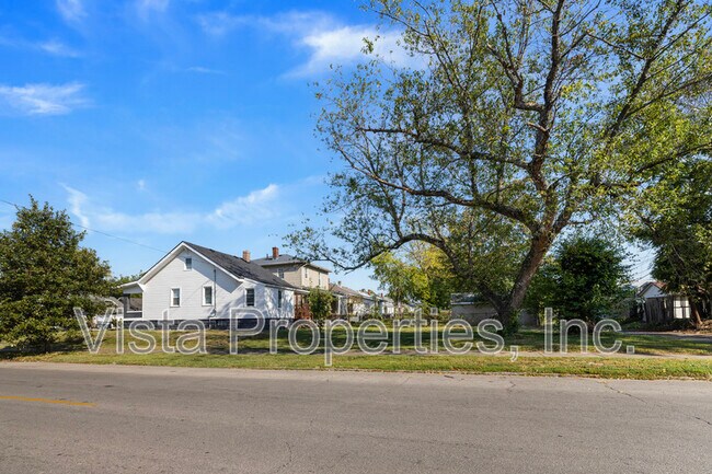 Building Photo - 835 S 38th St