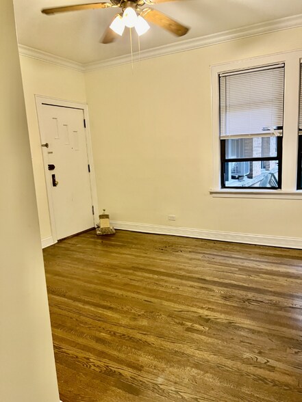 Building Photo - 3406 W Carmen Ave