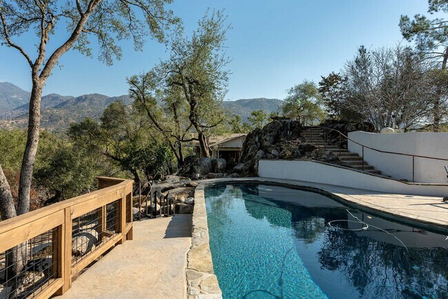 Building Photo - 43620 Washburn Dr