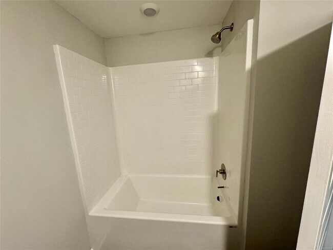 Building Photo - 5000 Tea Rose Dr