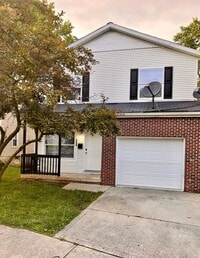 Building Photo - For Rent: Four-Bedroom, Two-Bathroom Singl...