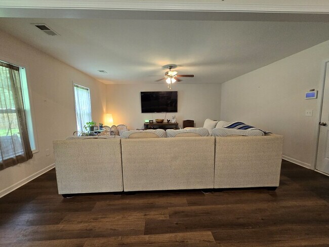 Building Photo - 165 Whitetail Cir