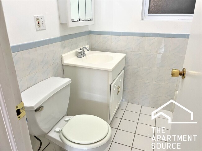 Building Photo - 4550 N Western Ave