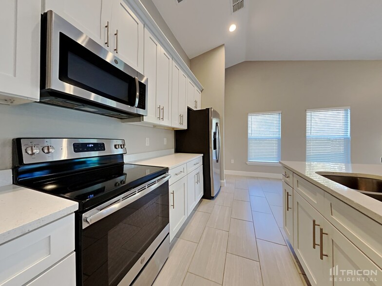 Building Photo - 3140 Tiburon Ln
