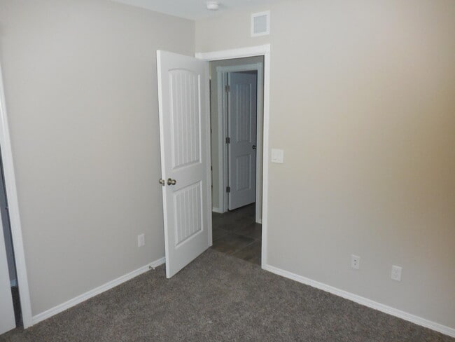 Building Photo - 963 Aircoupe Way