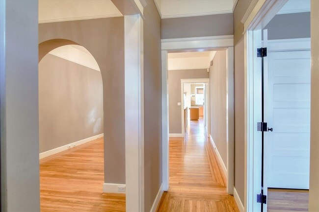 Building Photo - Fantastic, updated Noe Valley single famil...