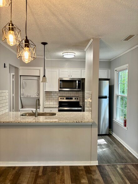 Building Photo - 1700 Choate Pl