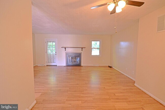 Building Photo - 22426 Greenview Ct