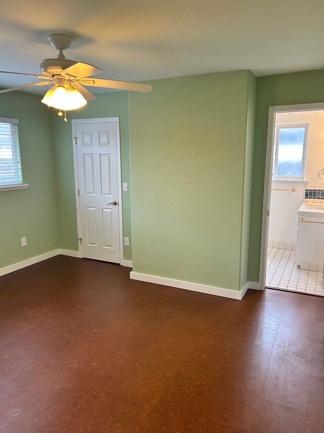 Building Photo - Spacious 3-Bedroom Home + Office/Den in De...