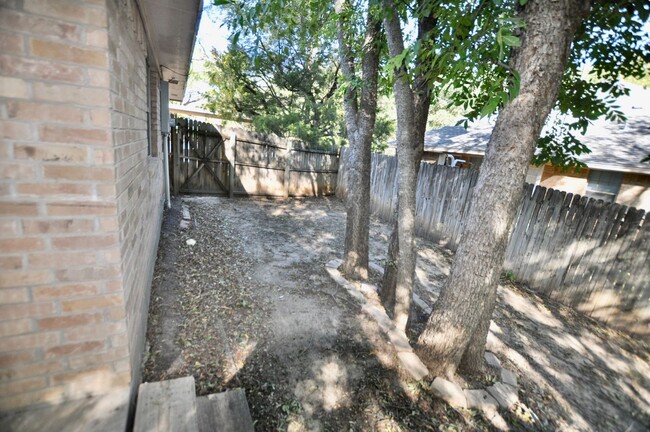 Building Photo - FOR LEASE! - 2 Bedroom - 2 Bath + 2 Car Ca...